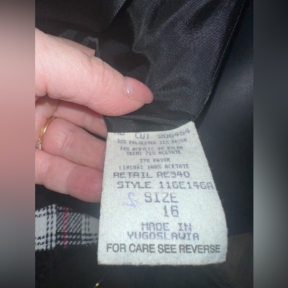 🔥🔥Vintage plaid blazer with velvet button and trimming - Picture 5 of 5